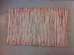 Kludet�ppe i r�d st�rrelse 60x90 cm